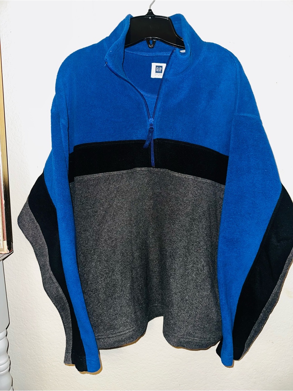 GAP fleece quarter zip sweater no size tag, recommend for a size large